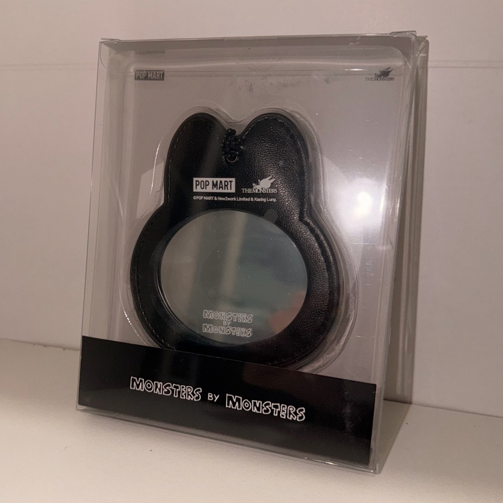 Pop Mart 10th Anniversary Exhibit Shanghai Exclusive- Mirror Pendant - Picture 6 of 9